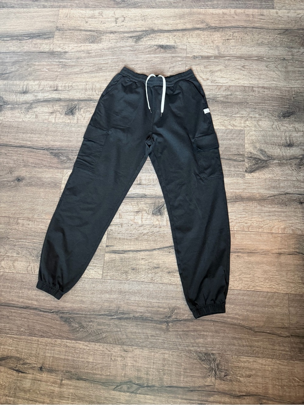 Vuori boyfriend cargo pants